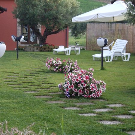 Agriturismo Il Borgo Degli Ulivi Roseto Degli Abruzzi Exterior foto