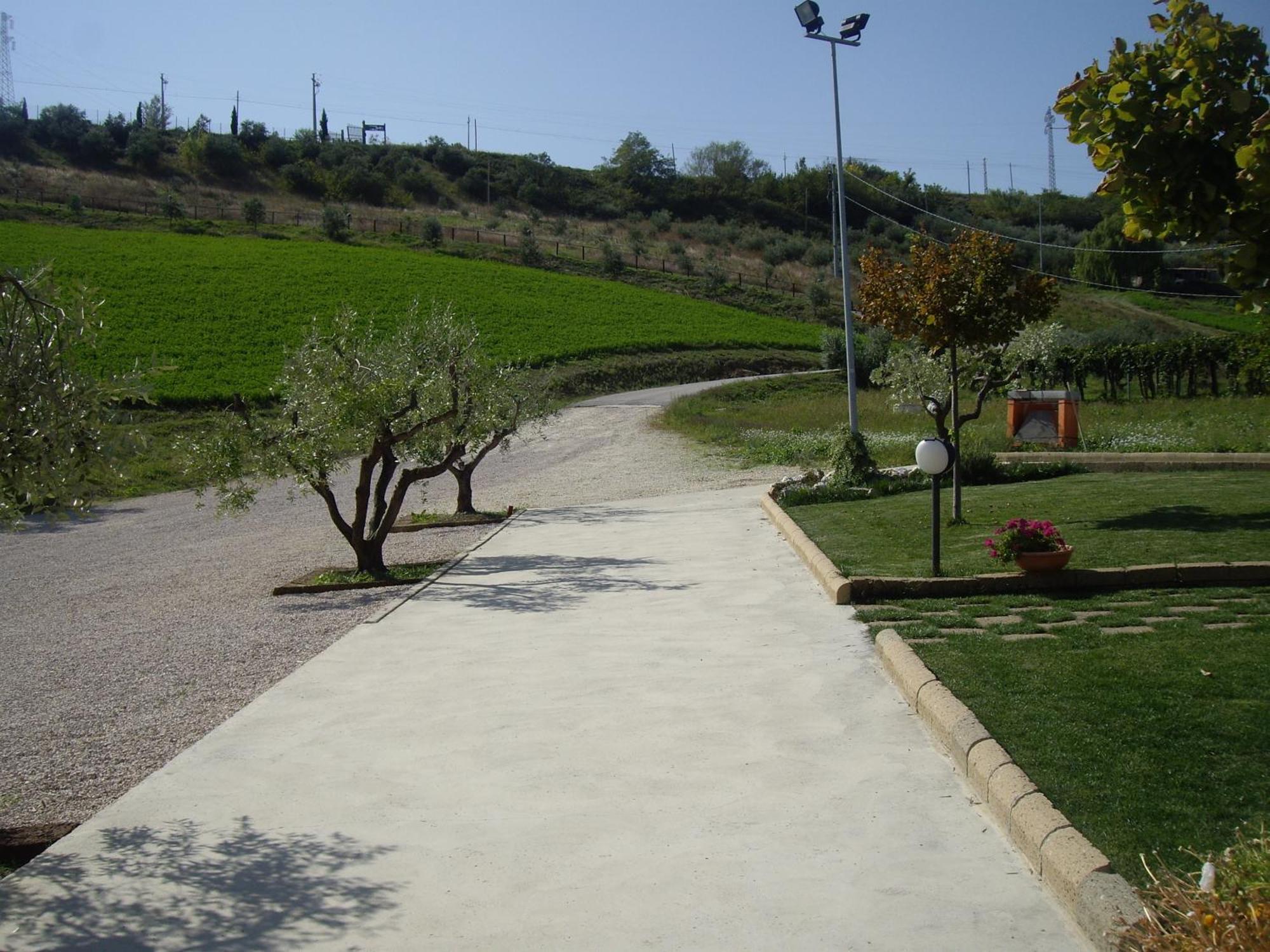 Agriturismo Il Borgo Degli Ulivi Roseto Degli Abruzzi Exterior foto