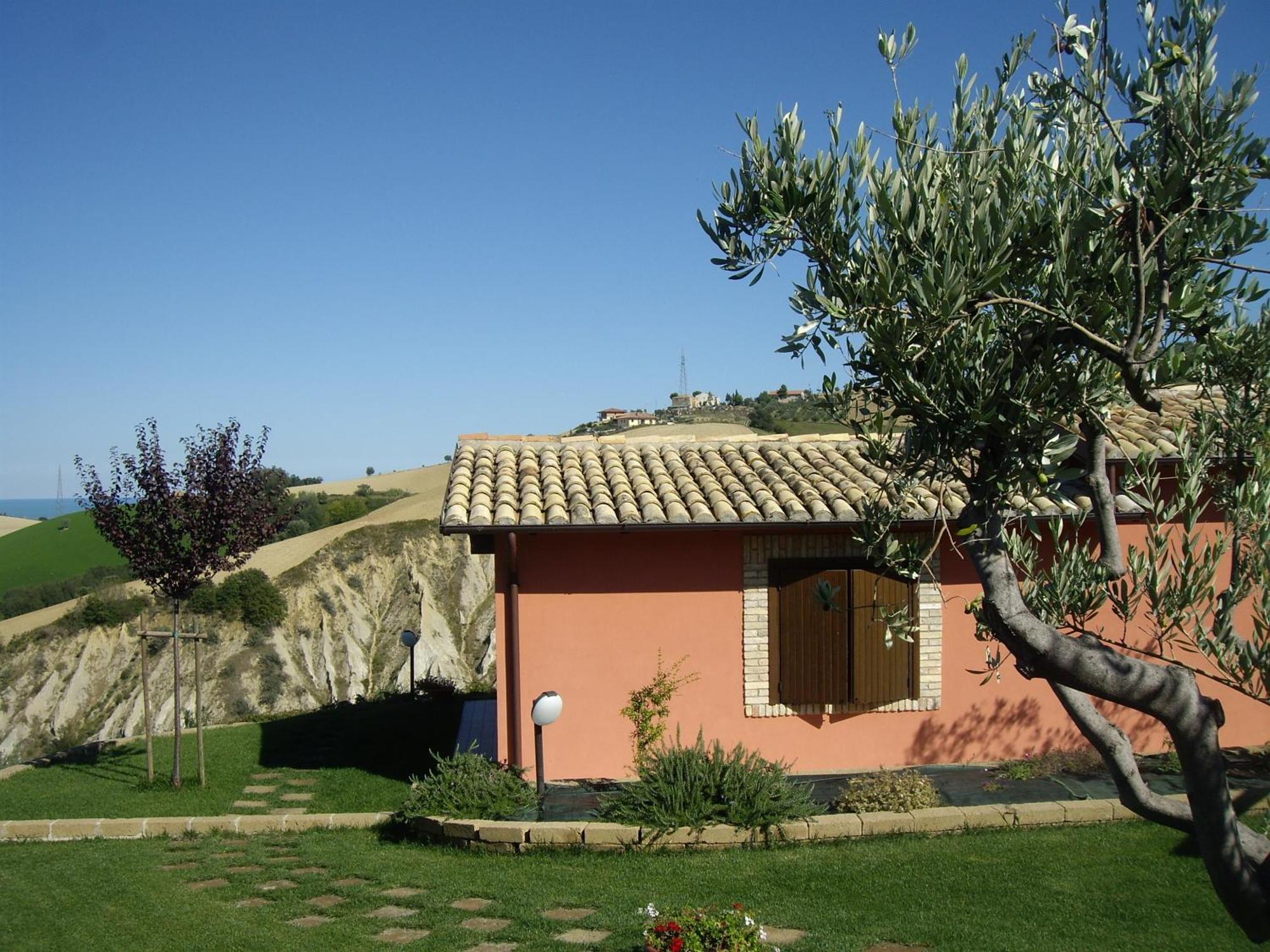Agriturismo Il Borgo Degli Ulivi Roseto Degli Abruzzi Exterior foto