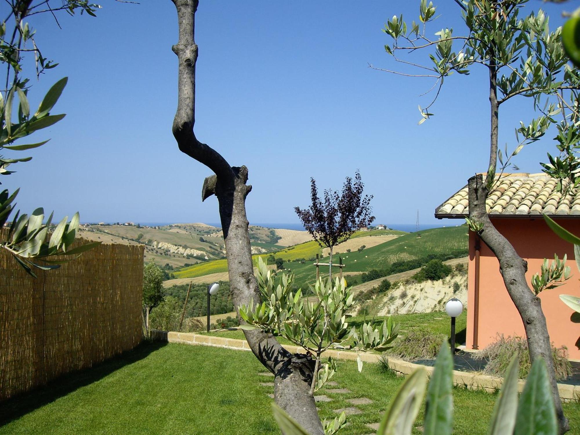Agriturismo Il Borgo Degli Ulivi Roseto Degli Abruzzi Exterior foto