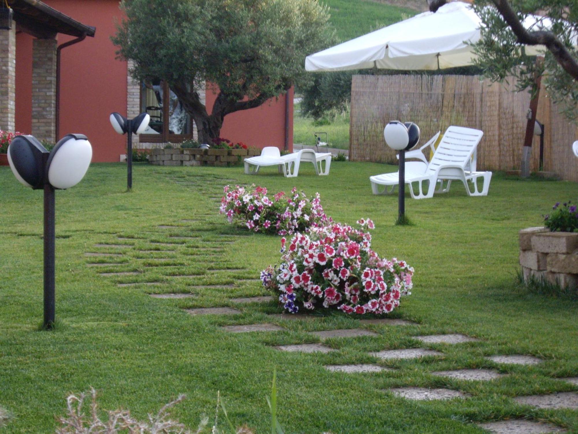 Agriturismo Il Borgo Degli Ulivi Roseto Degli Abruzzi Exterior foto