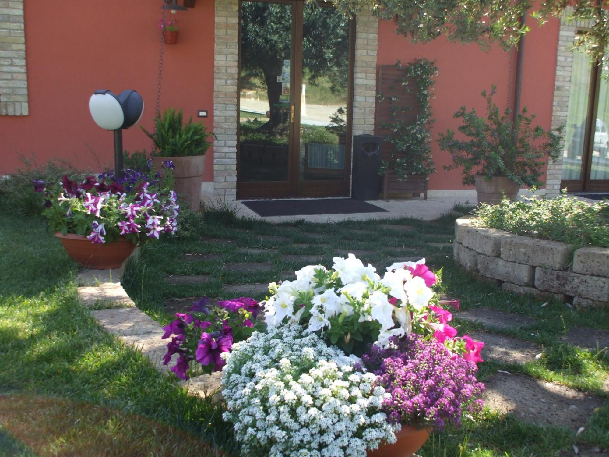 Agriturismo Il Borgo Degli Ulivi Roseto Degli Abruzzi Exterior foto